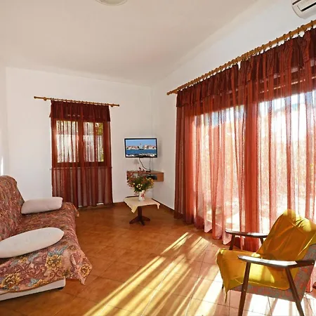 Apartment With Pool Near Kanegra