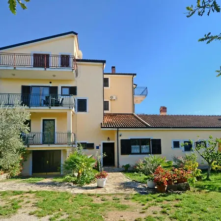 Apartman With Pool Near Kanegra