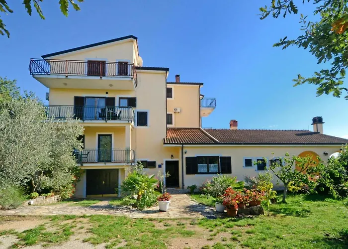 Apartment With Pool Near Kanegra