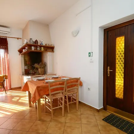 With Pool Near Kanegra Apartman Mazurija