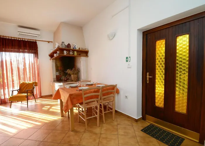 With Pool Near Kanegra Apartman Mazurija