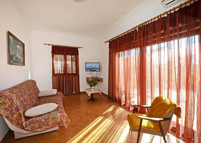 Apartman With Pool Near Kanegra