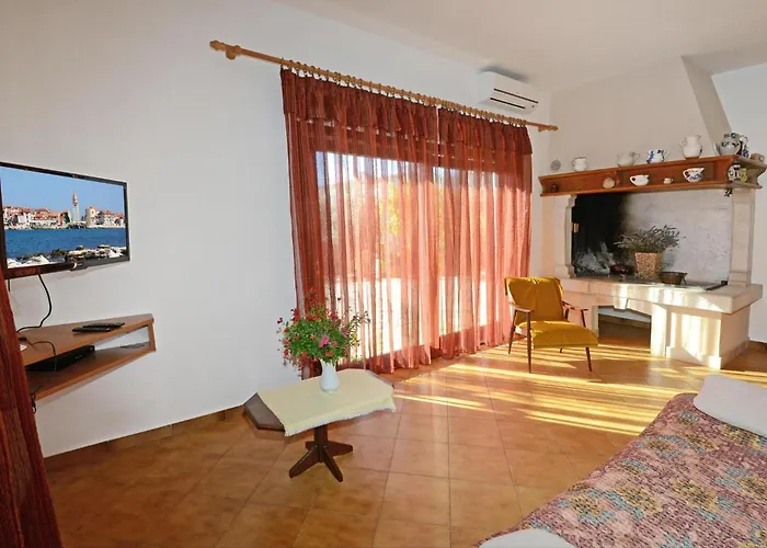 Apartman With Pool Near Kanegra